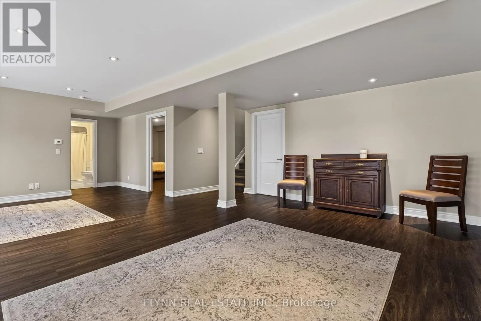 32 RIDGEVIEW CRESCENT