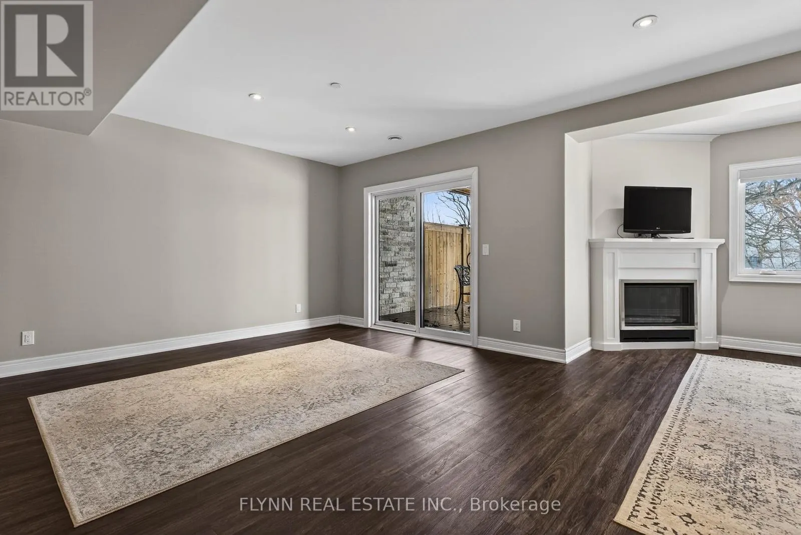 32 RIDGEVIEW CRESCENT
