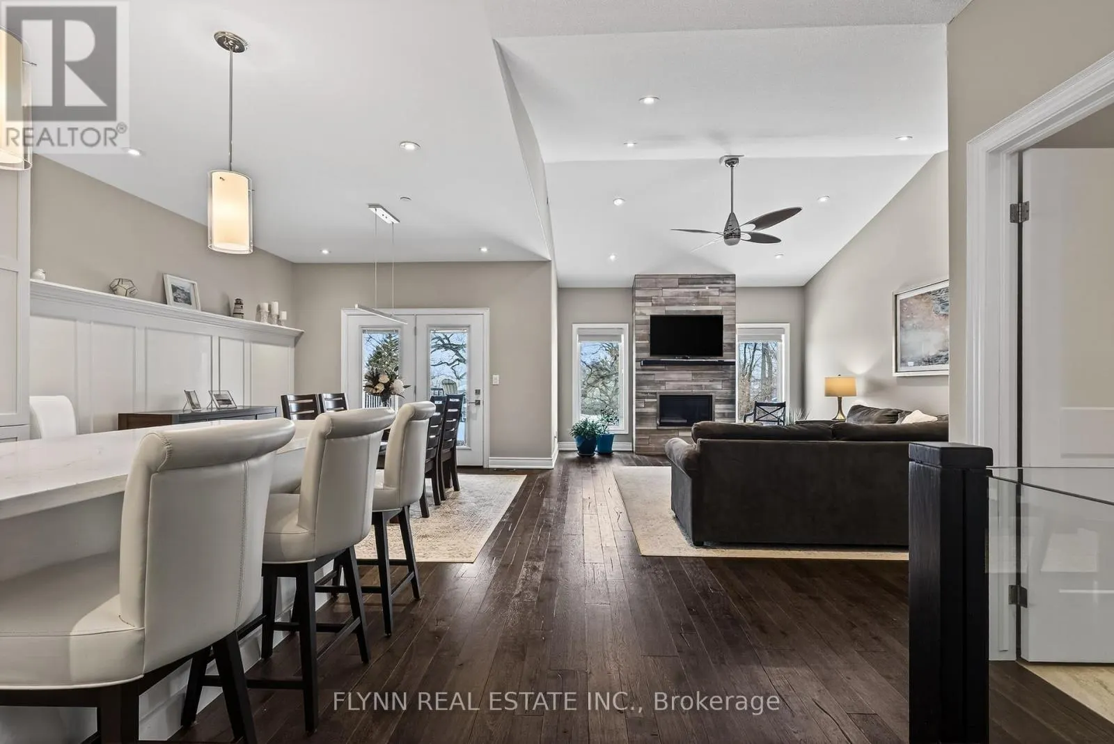 32 RIDGEVIEW CRESCENT