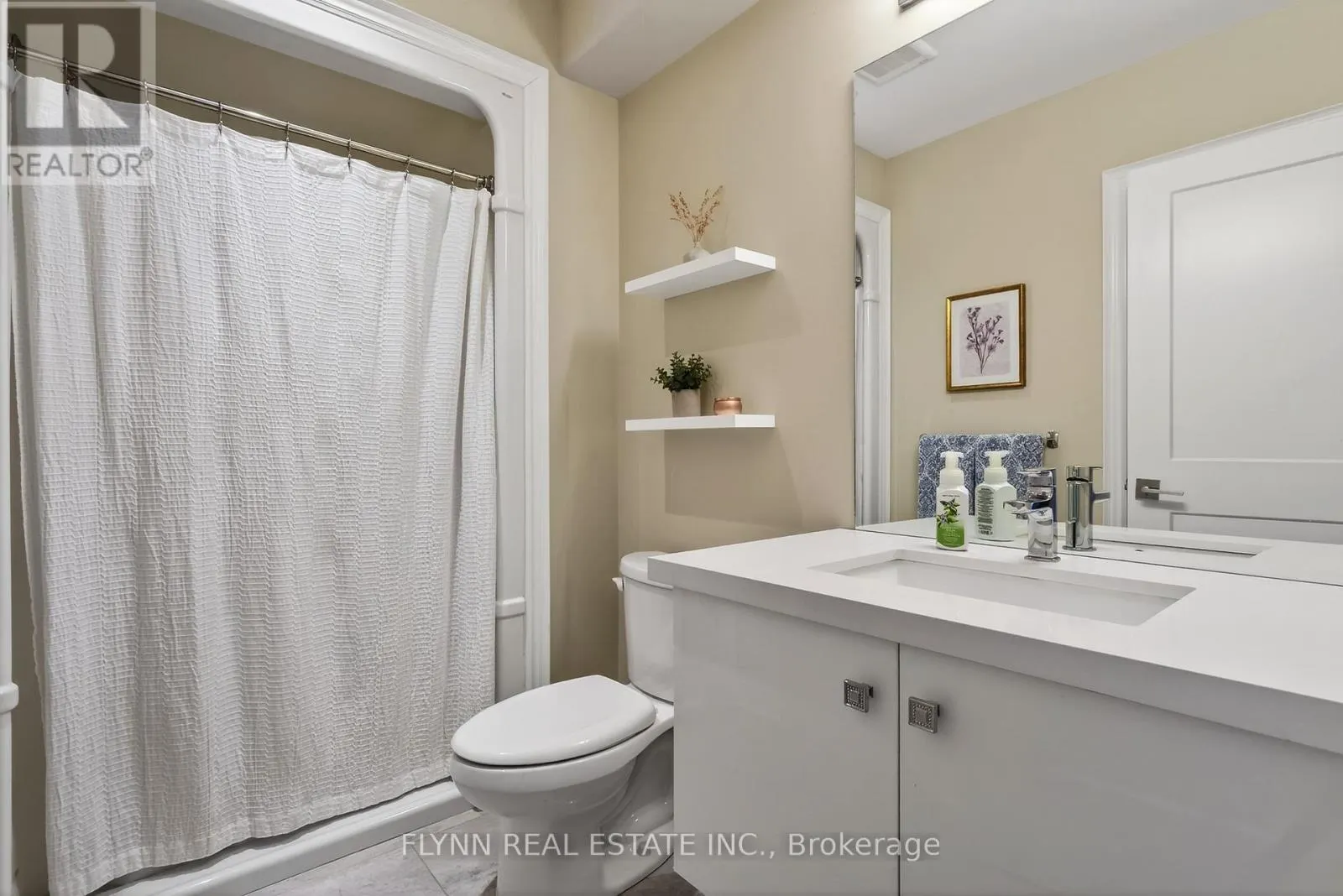32 RIDGEVIEW CRESCENT