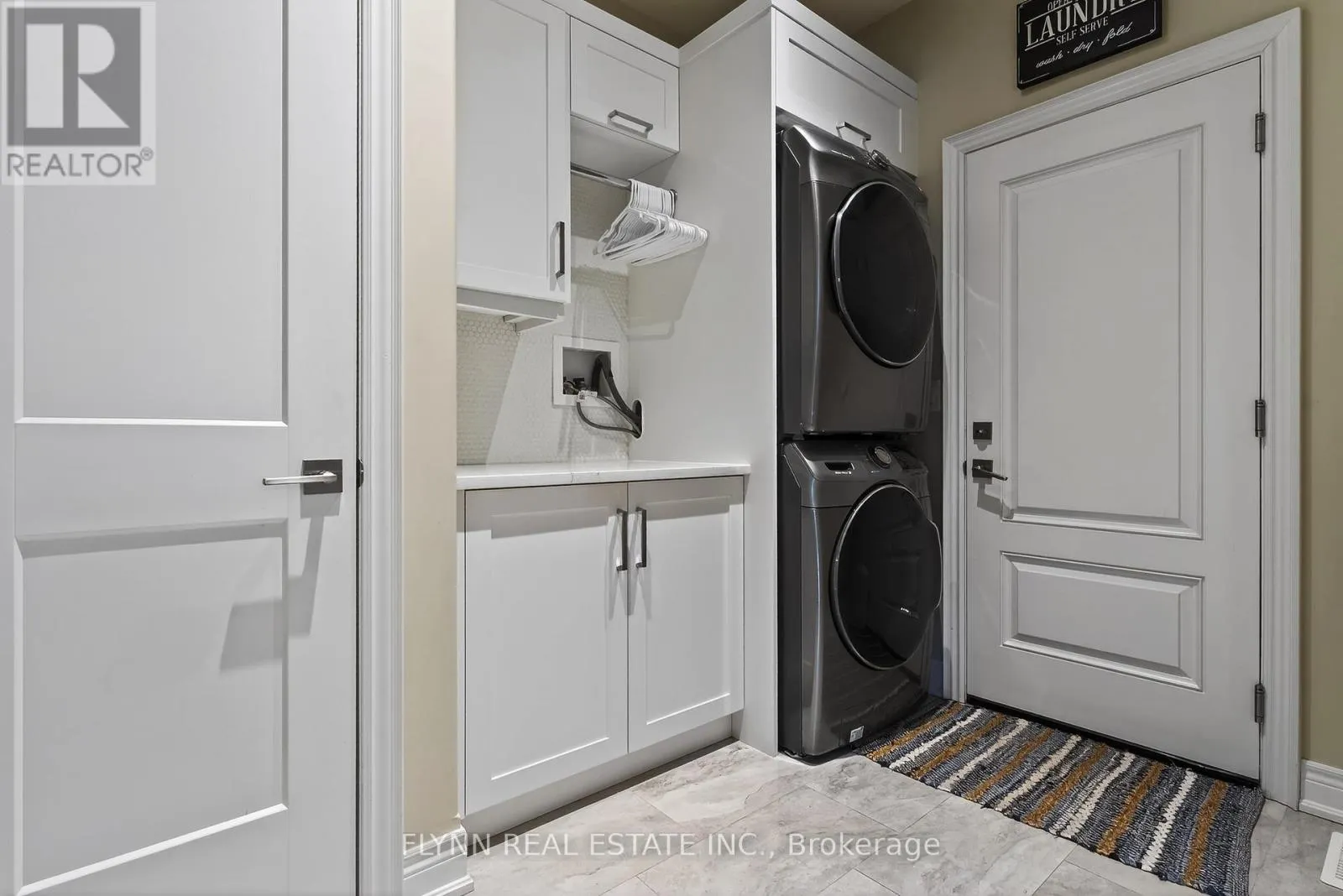 32 RIDGEVIEW CRESCENT