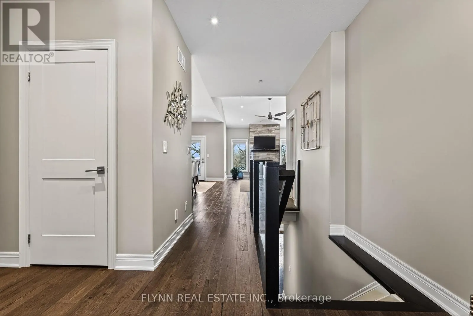 32 RIDGEVIEW CRESCENT