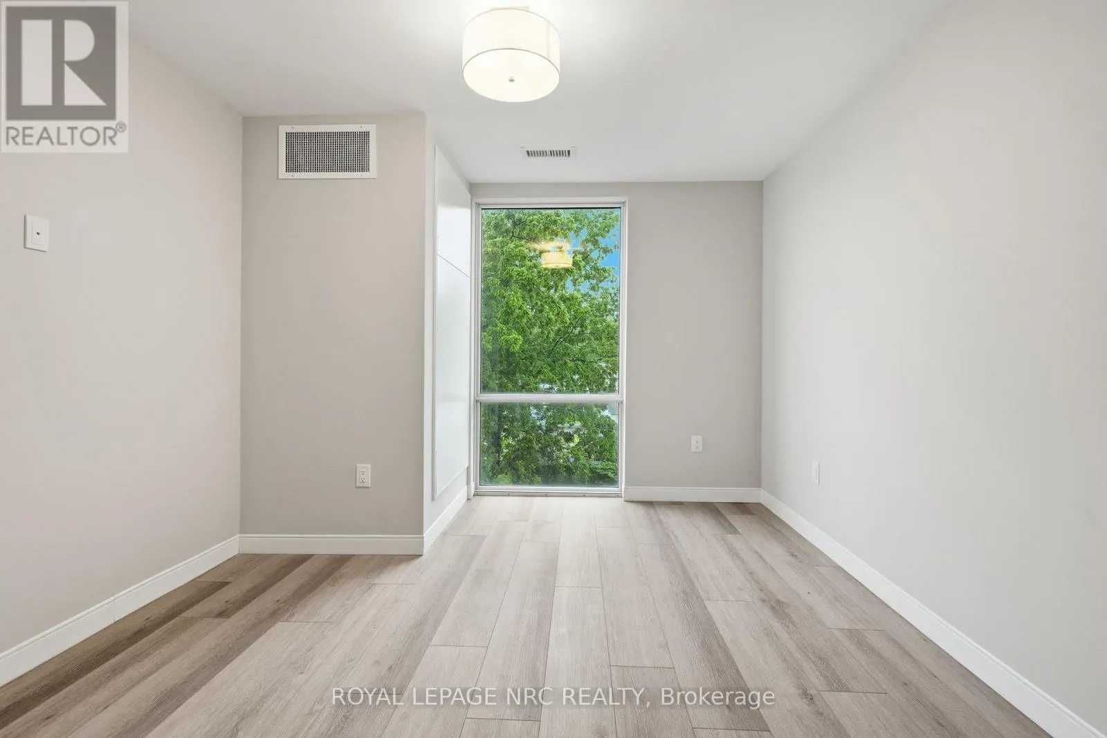 304 - 118 WEST STREET #304