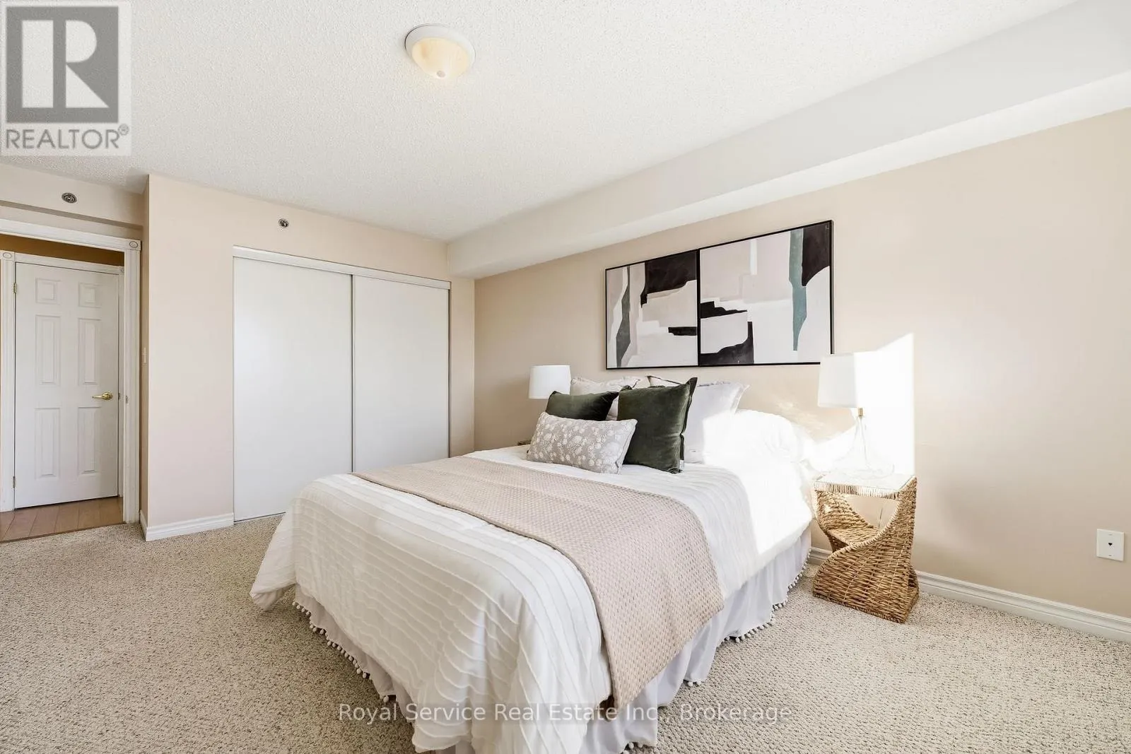 304 - 841 BATTELL STREET #304