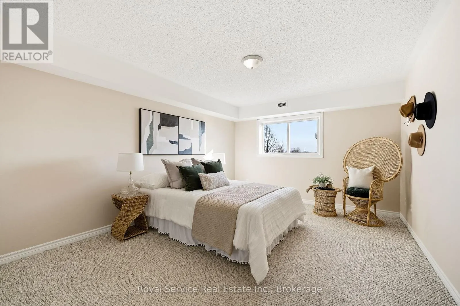 304 - 841 BATTELL STREET #304