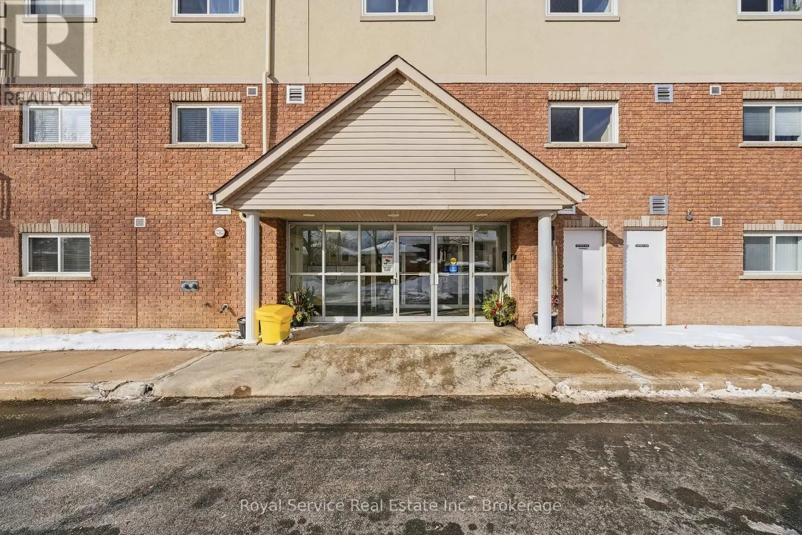 304 - 841 BATTELL STREET #304