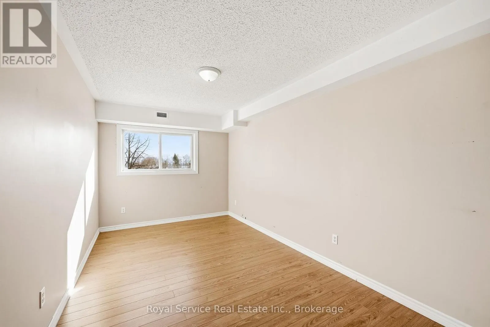 304 - 841 BATTELL STREET #304