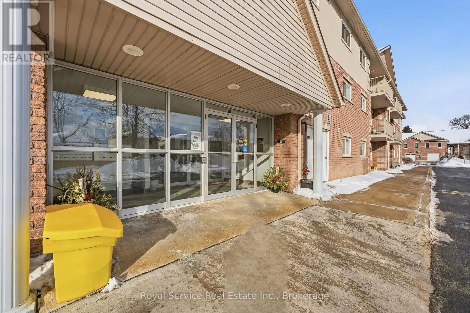 304 - 841 BATTELL STREET #304