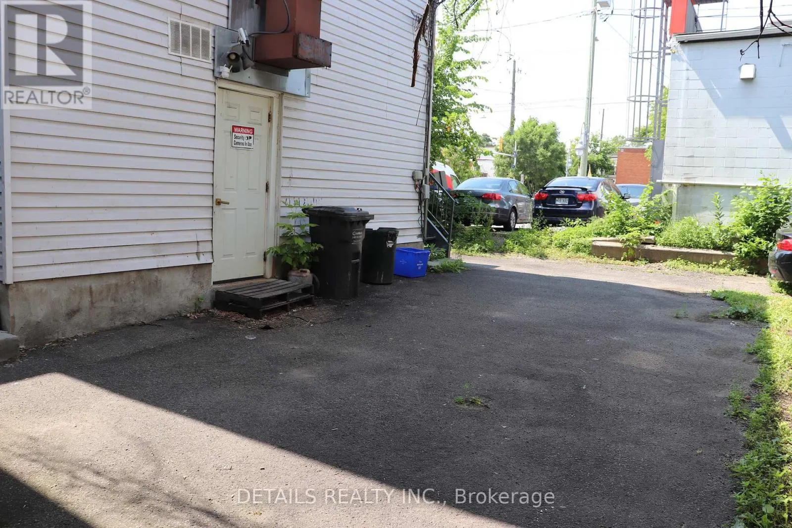 121 PRESTON STREET E
