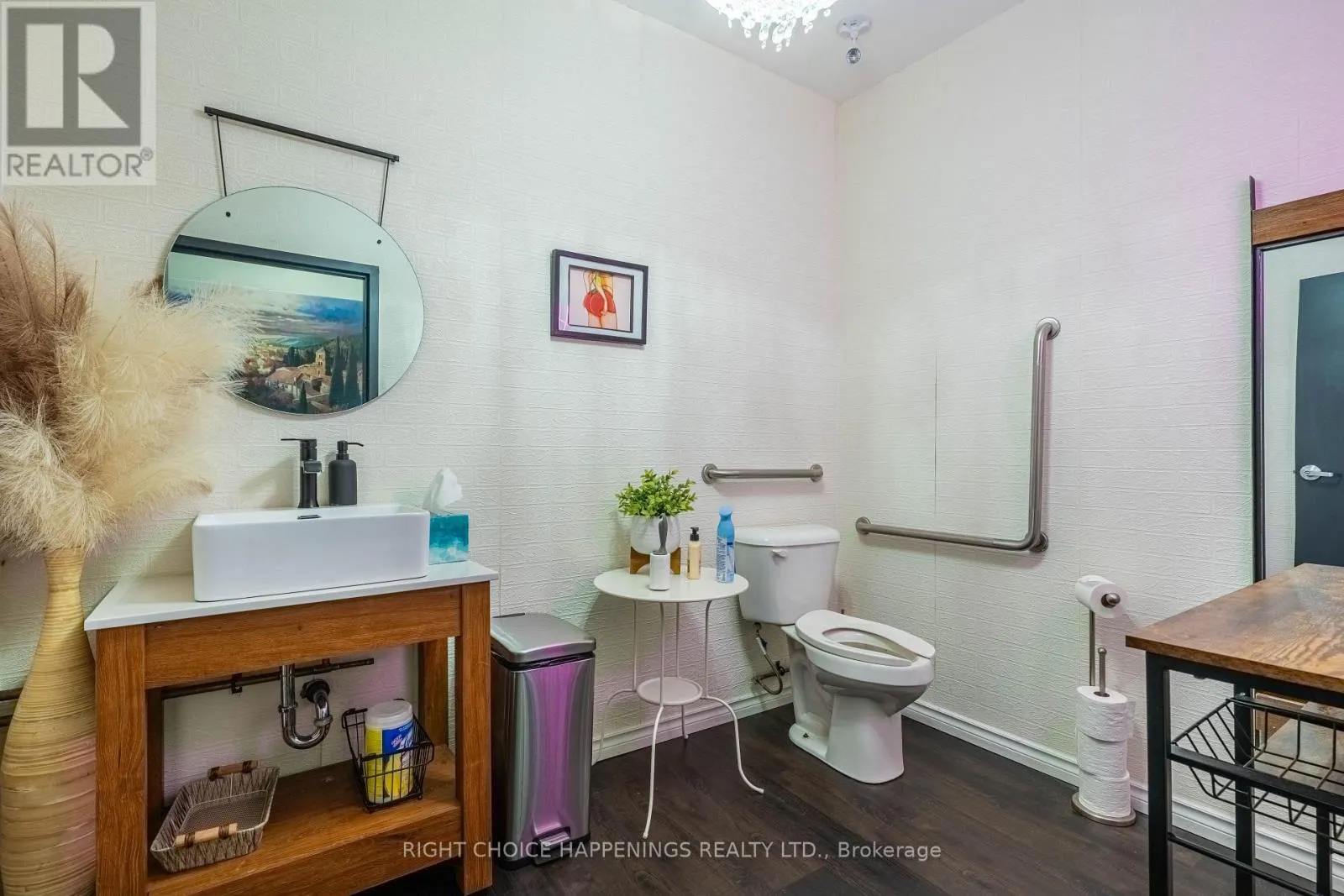 4 - 1161 PELHAM STREET #4