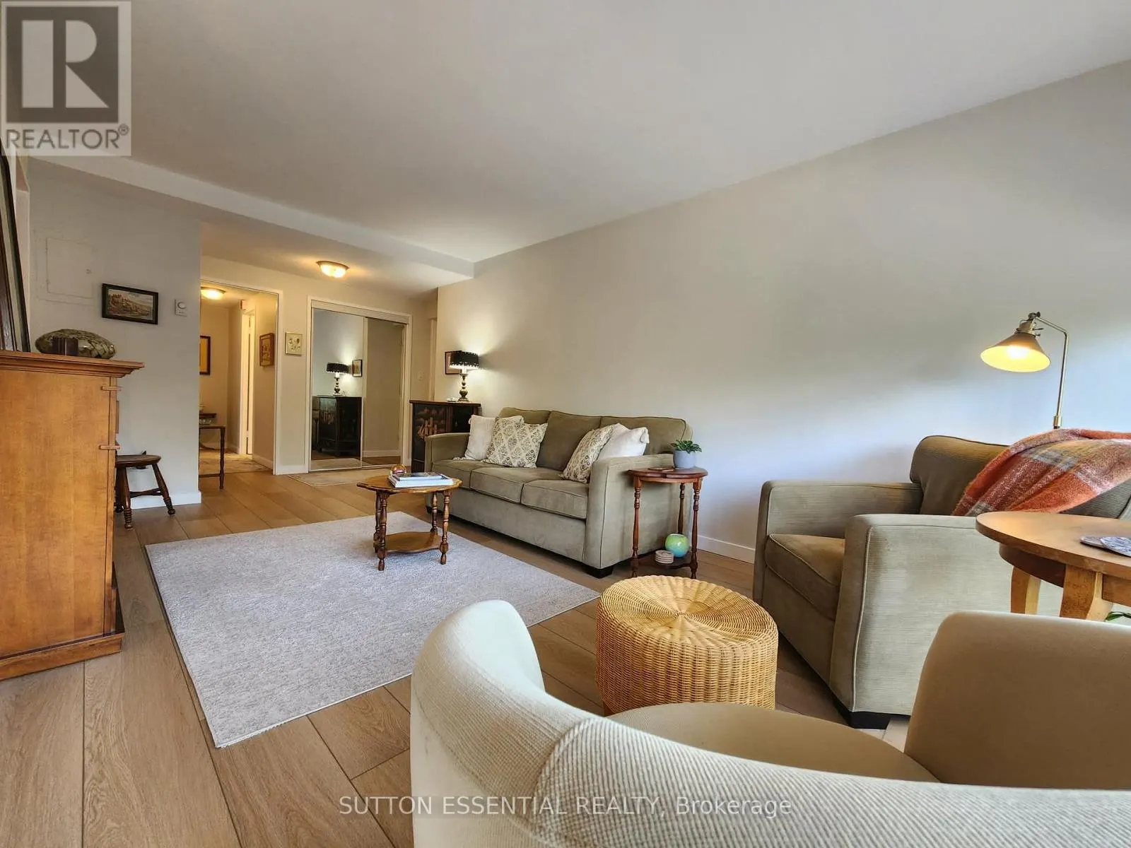 904 - 109 KING STREET E