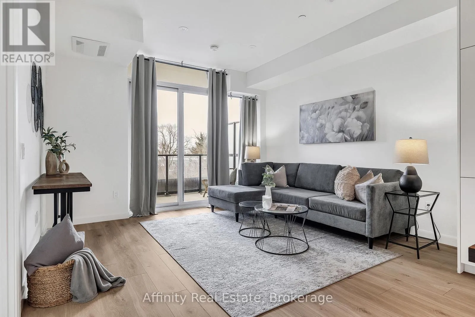 306 - 741 KING STREET W