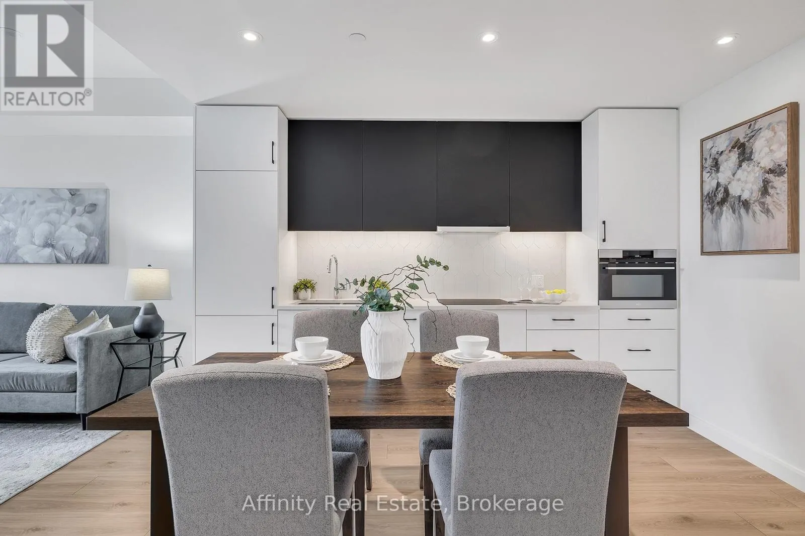 306 - 741 KING STREET W