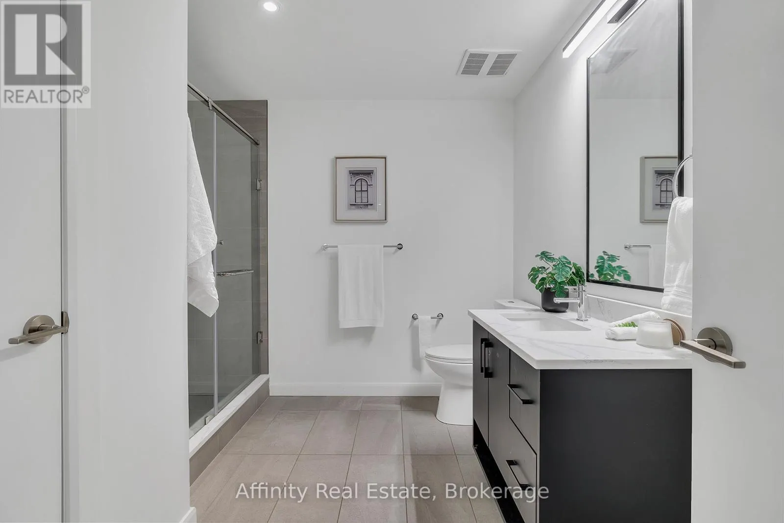 306 - 741 KING STREET W