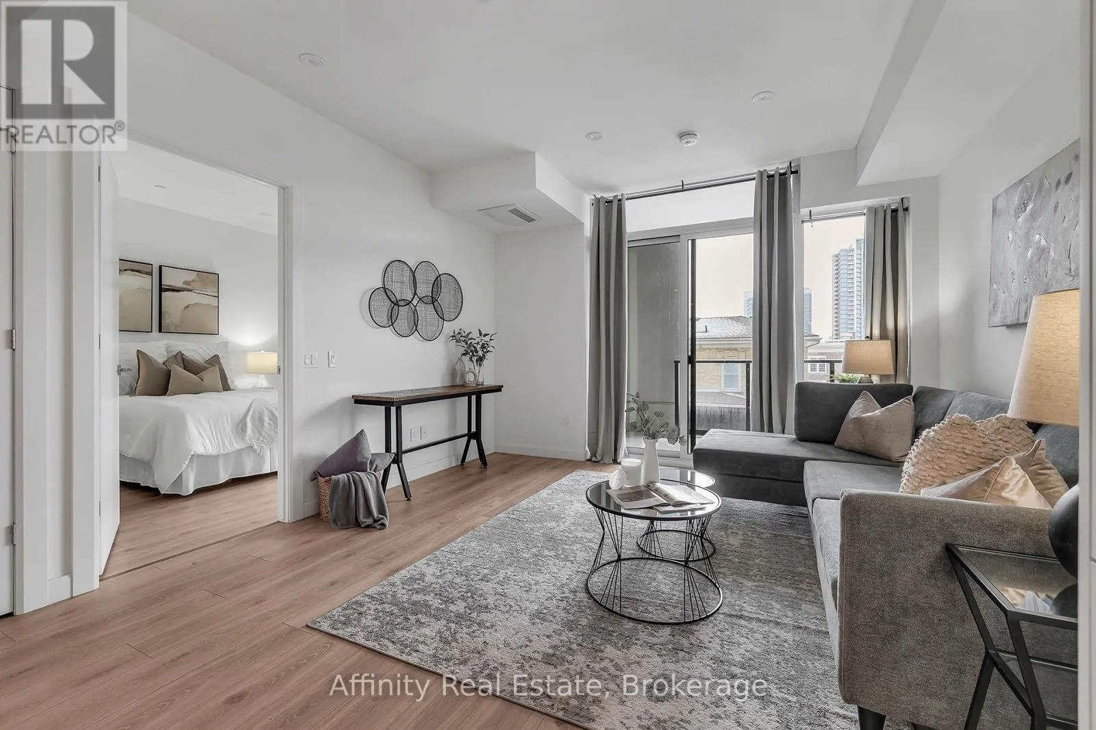 306 - 741 KING STREET W