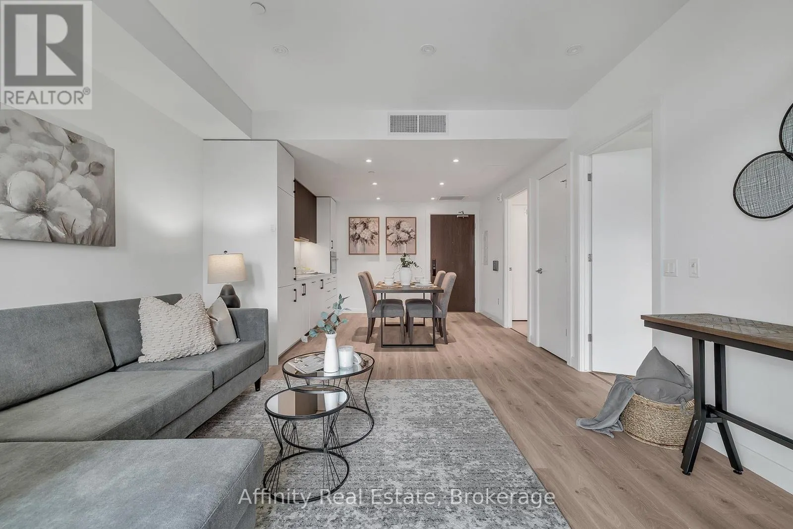 306 - 741 KING STREET W