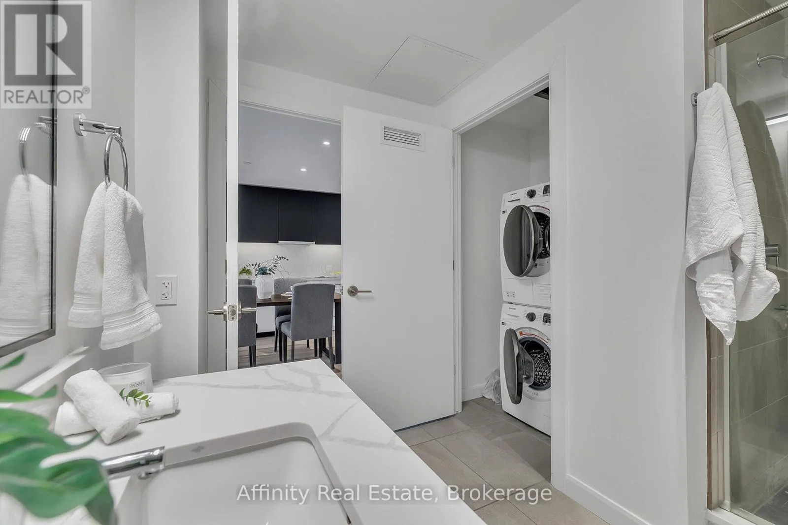 306 - 741 KING STREET W