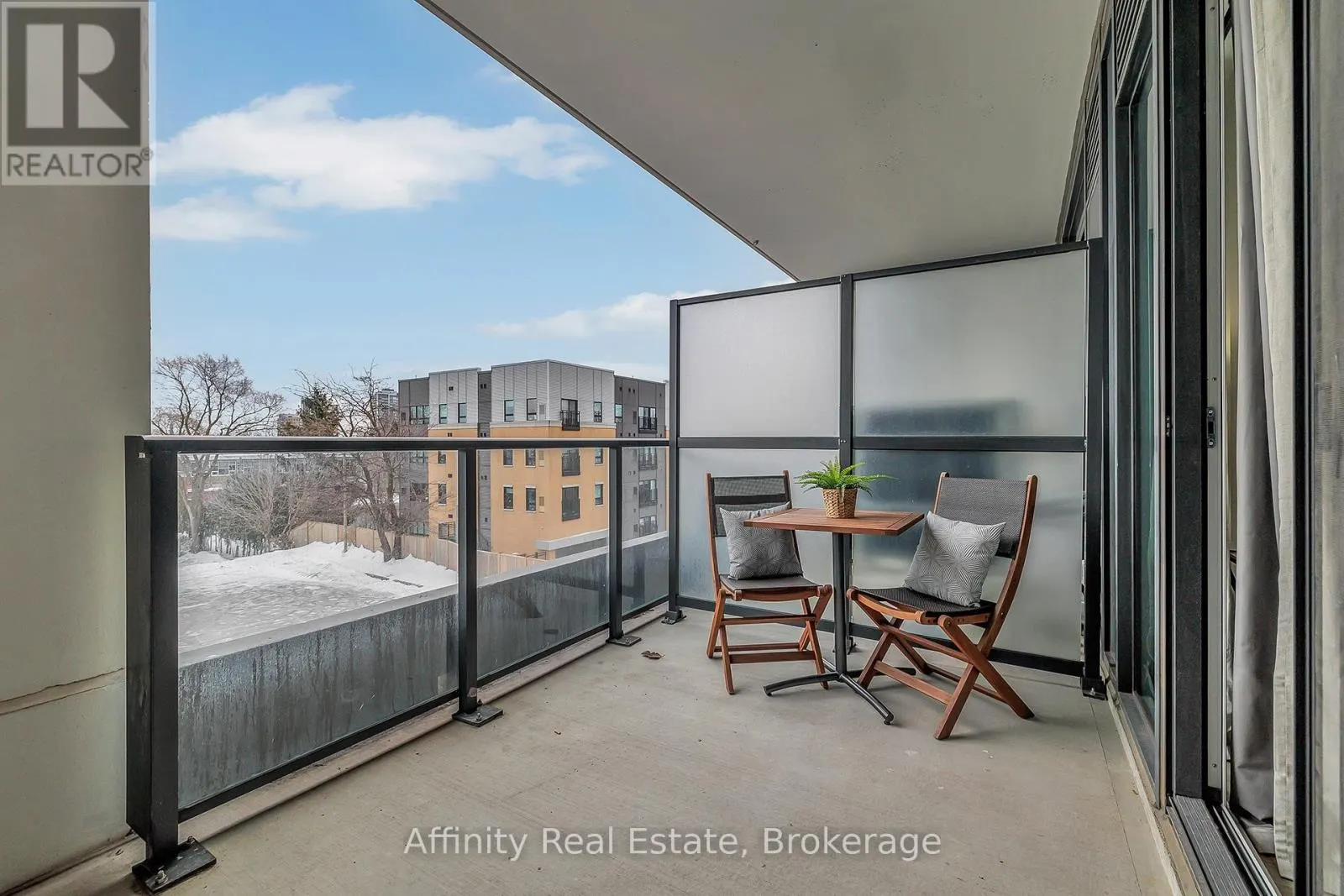 306 - 741 KING STREET W