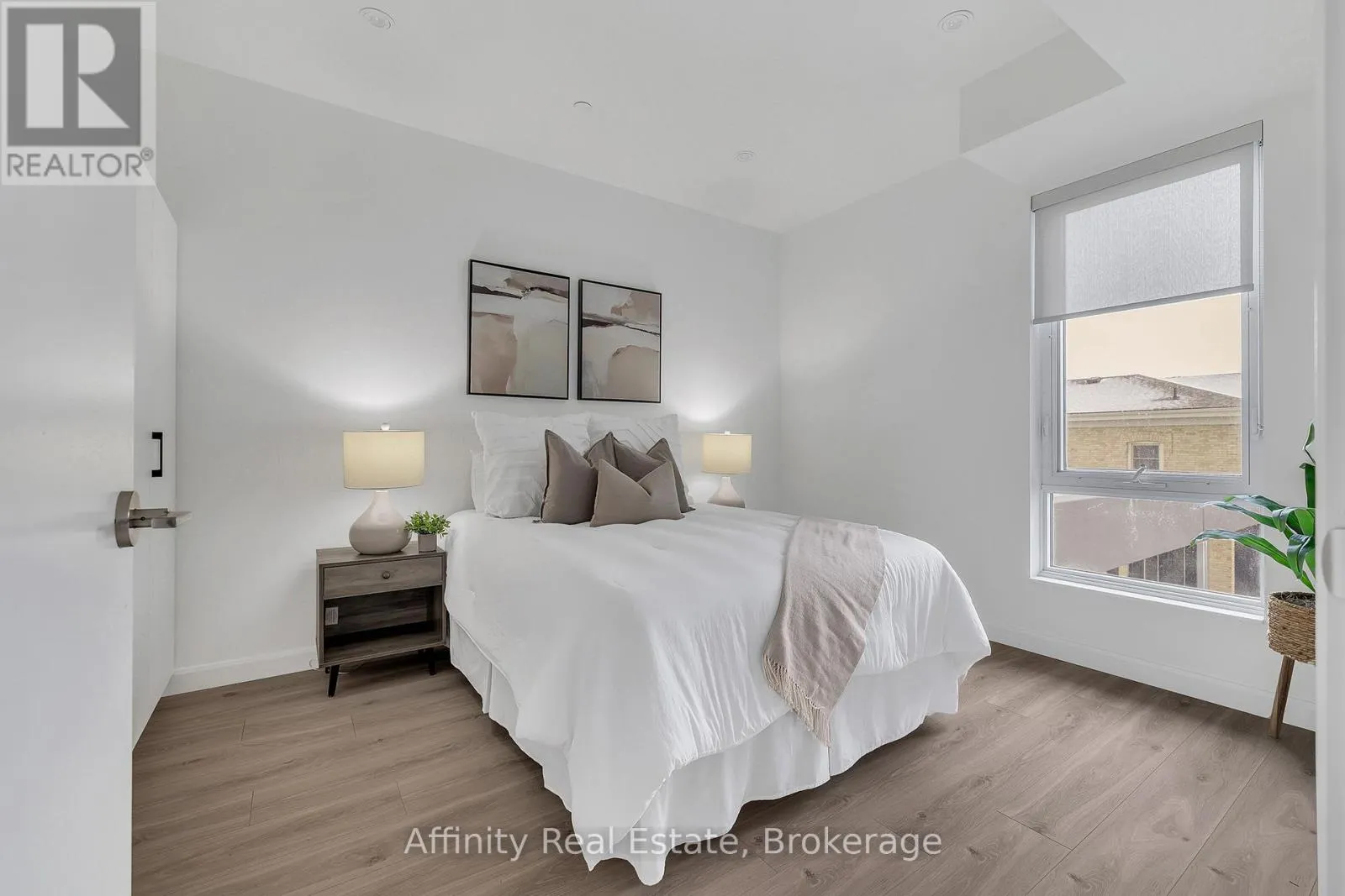 306 - 741 KING STREET W