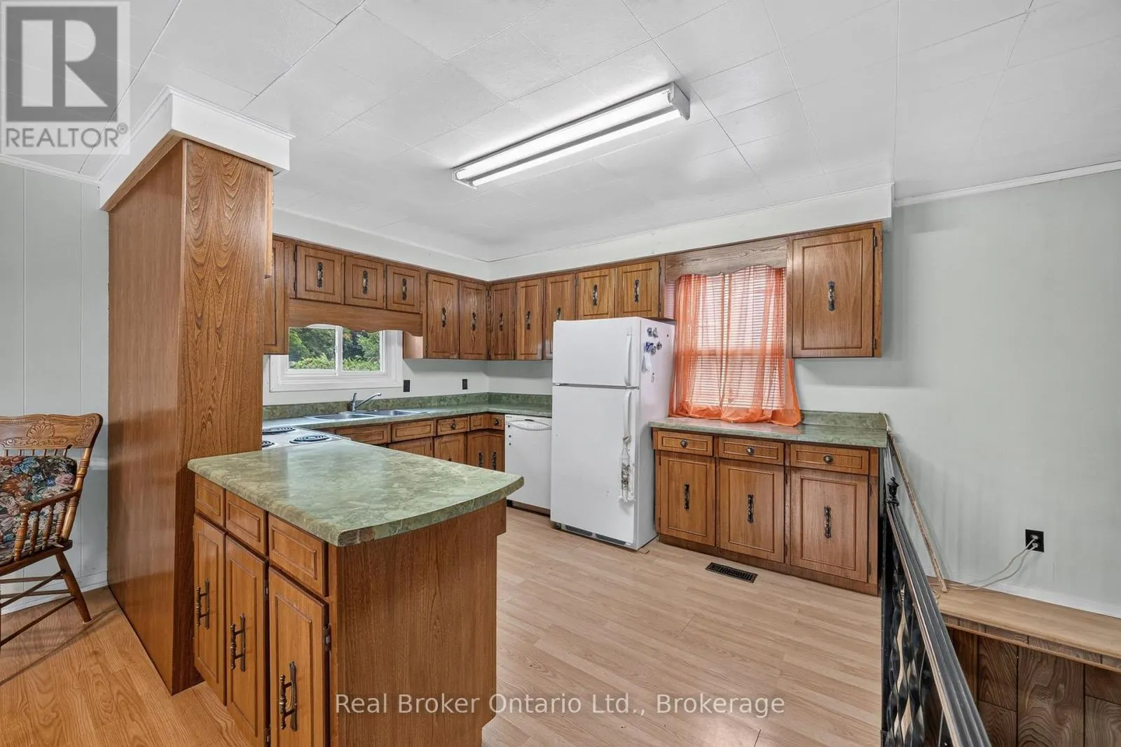 9033 ERIN GARAFRAXA TOWNLINE