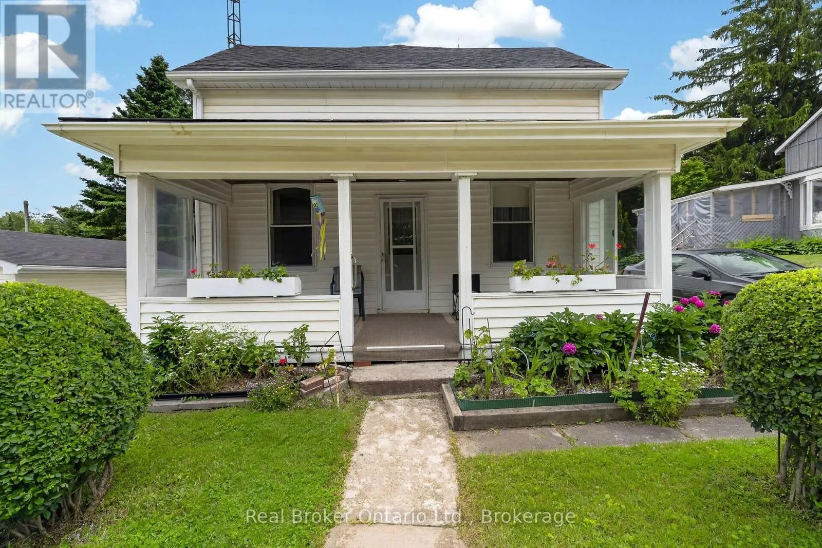 9033 ERIN GARAFRAXA TOWNLINE