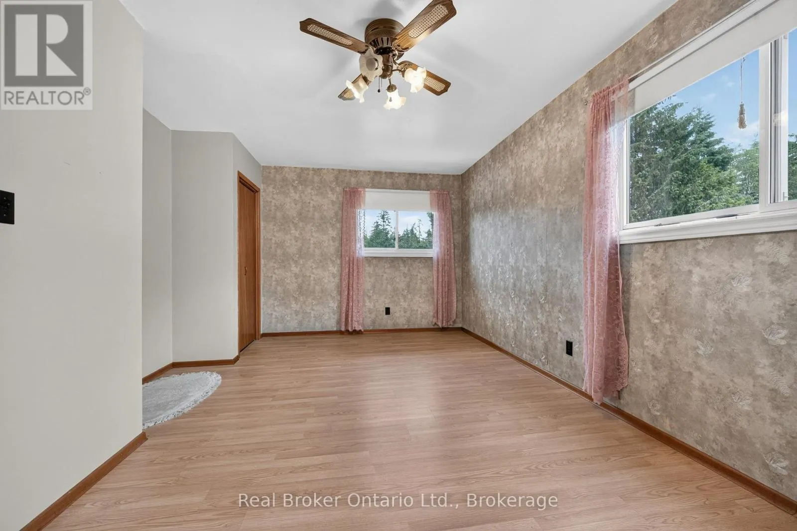 9033 ERIN GARAFRAXA TOWNLINE