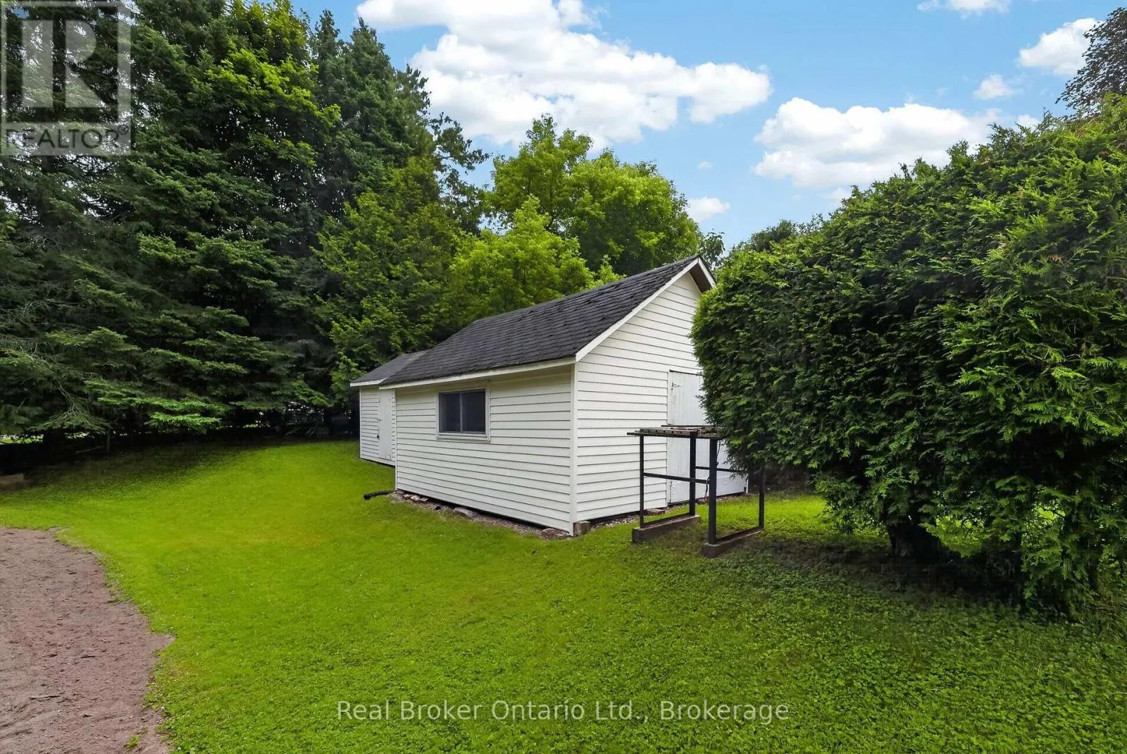 9033 ERIN GARAFRAXA TOWNLINE