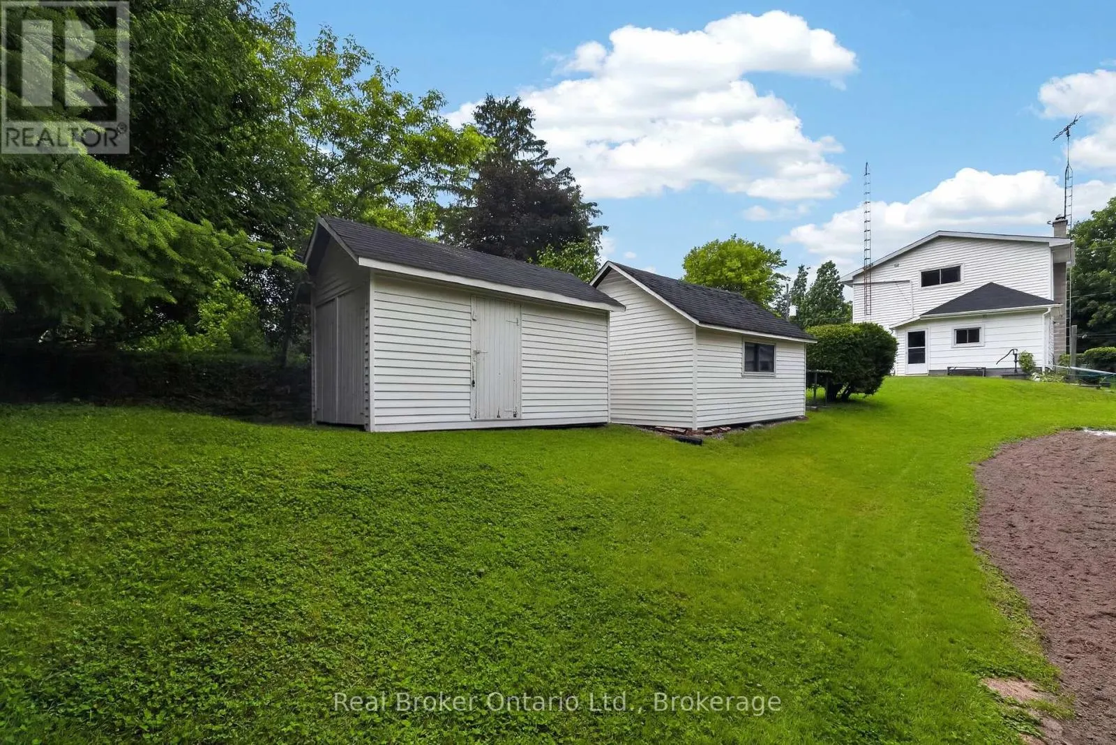 9033 ERIN GARAFRAXA TOWNLINE