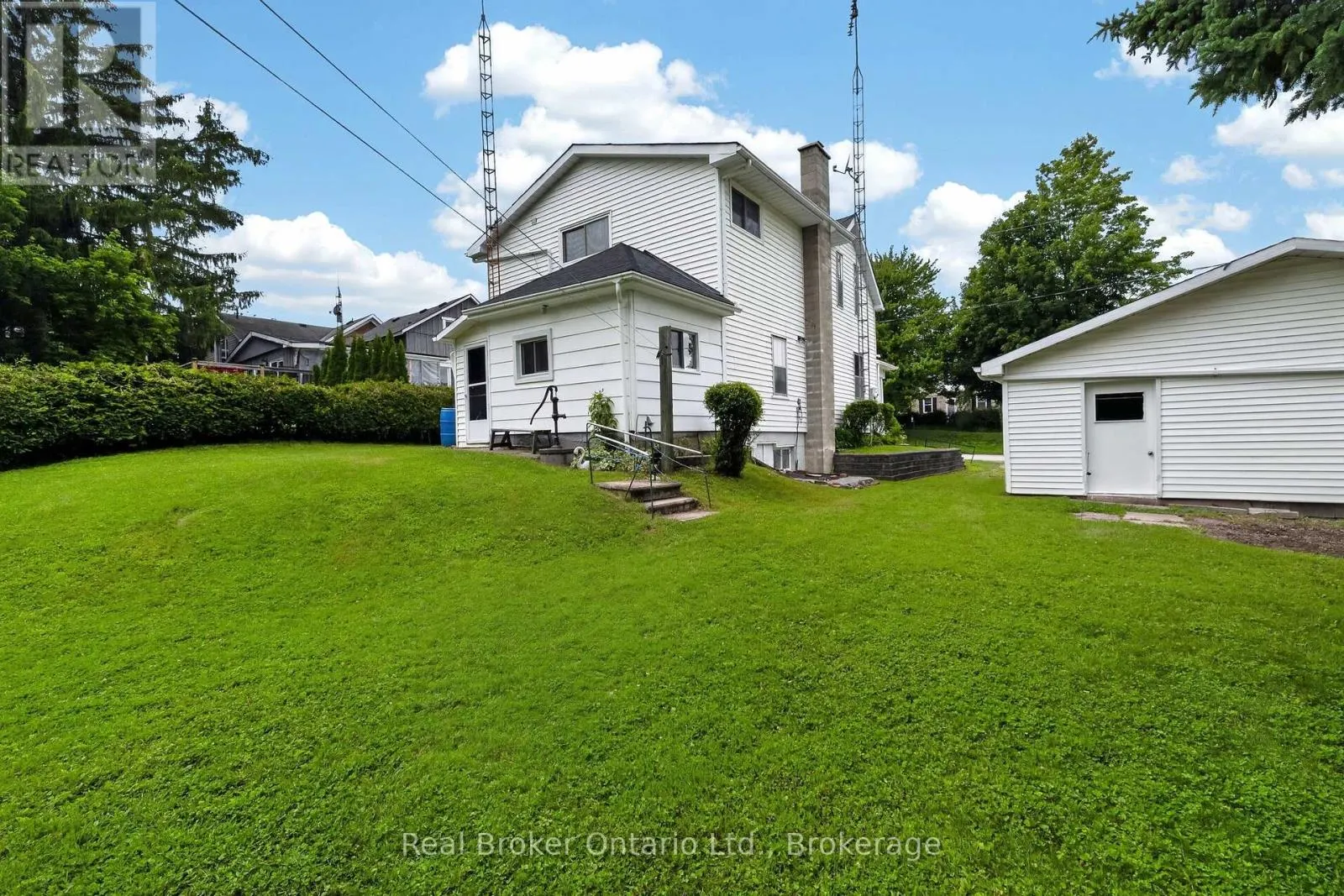 9033 ERIN GARAFRAXA TOWNLINE