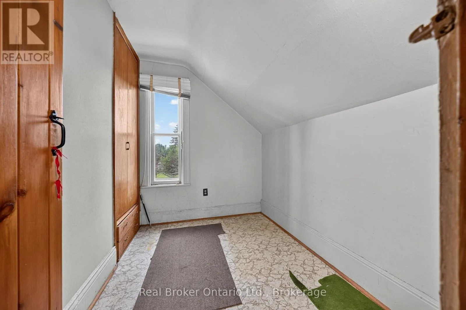 9033 ERIN GARAFRAXA TOWNLINE
