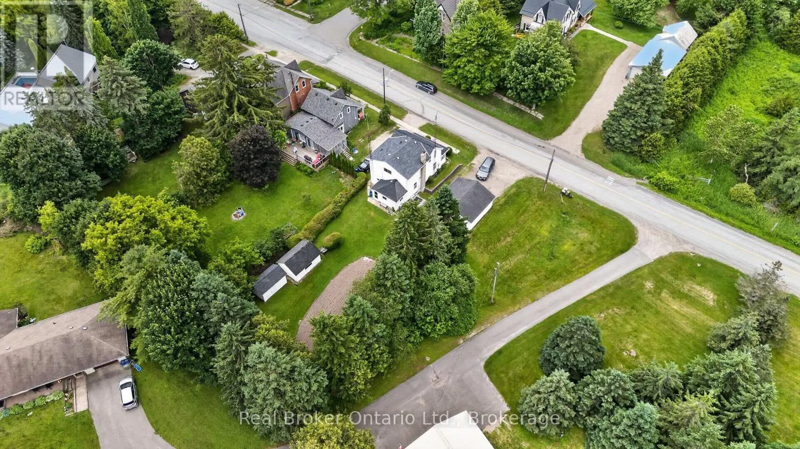9033 ERIN GARAFRAXA TOWNLINE