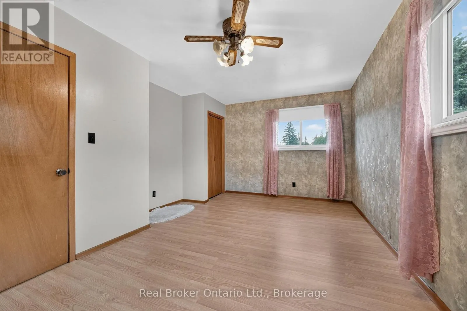 9033 ERIN GARAFRAXA TOWNLINE