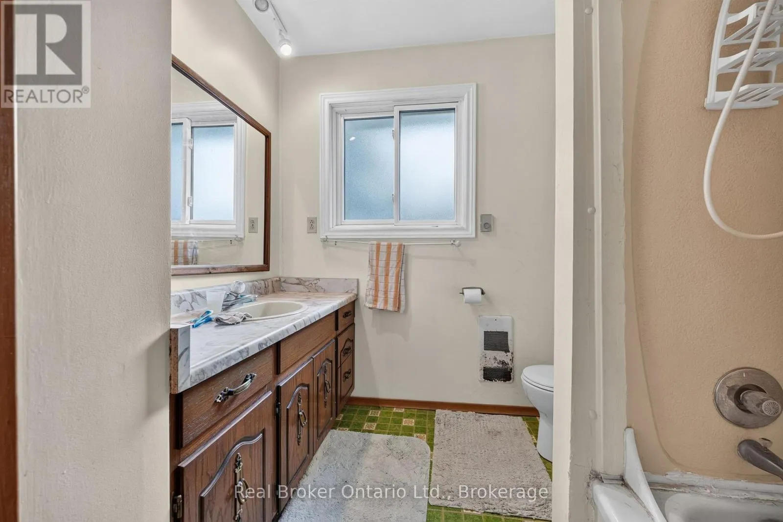 9033 ERIN GARAFRAXA TOWNLINE