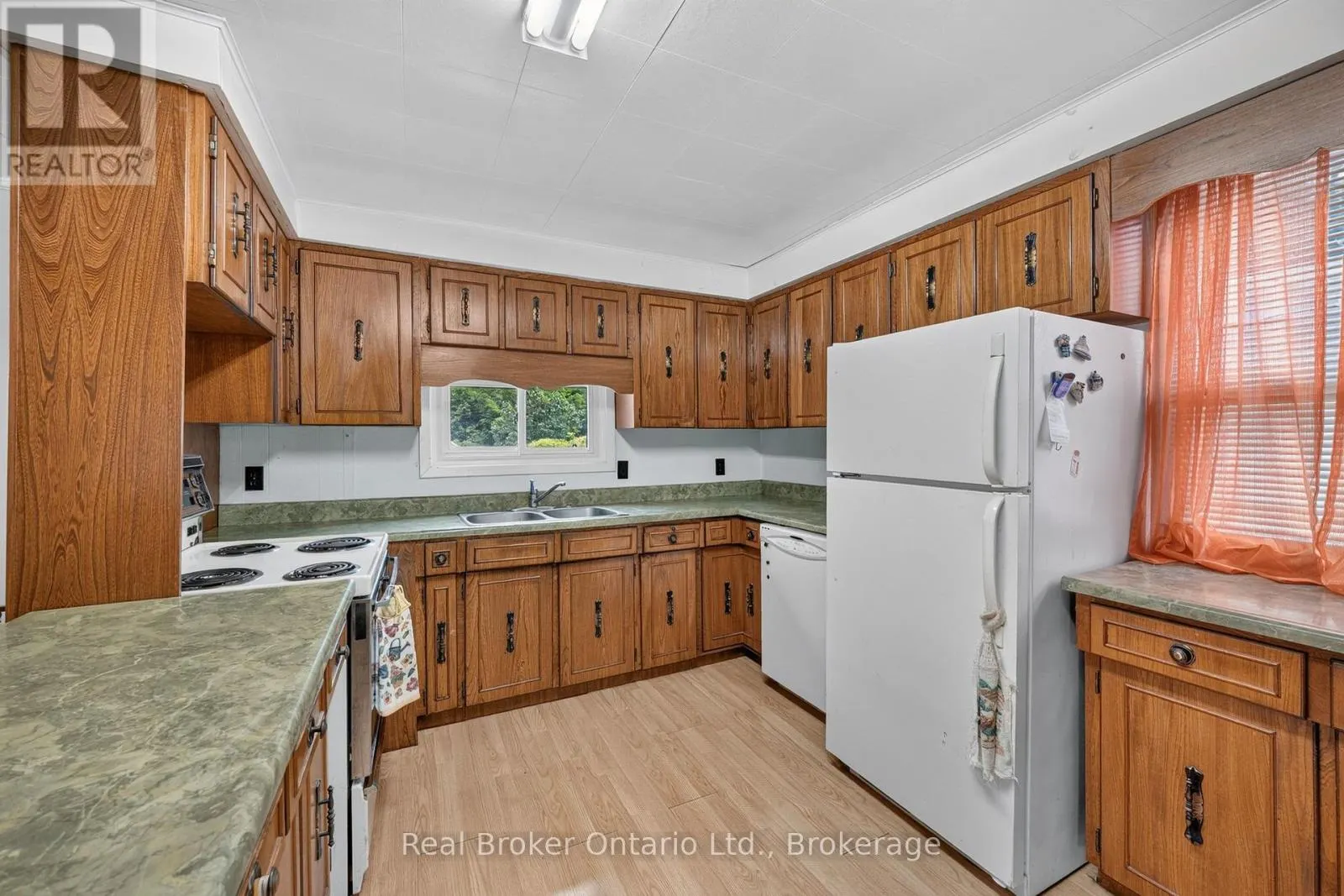 9033 ERIN GARAFRAXA TOWNLINE