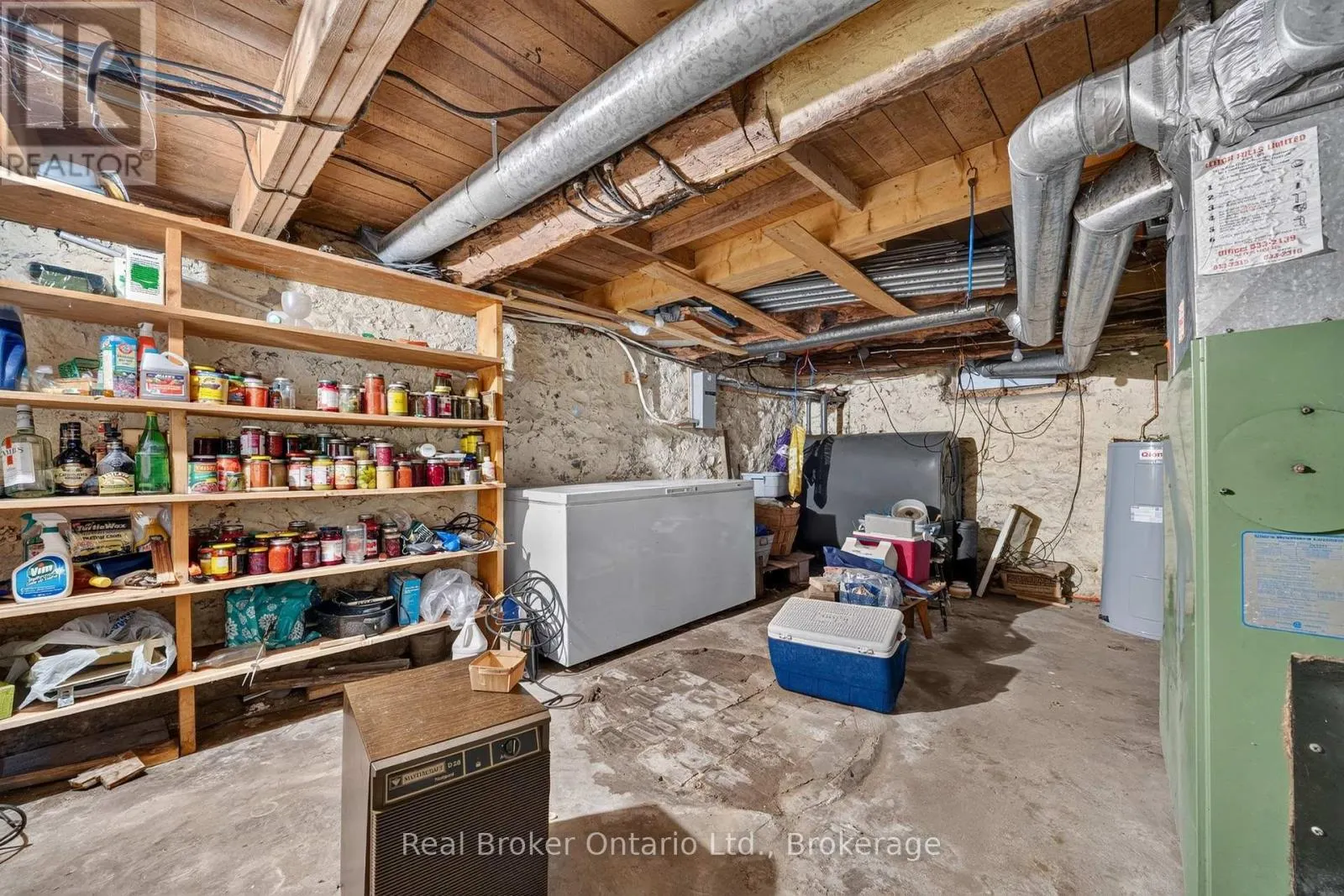 9033 ERIN GARAFRAXA TOWNLINE