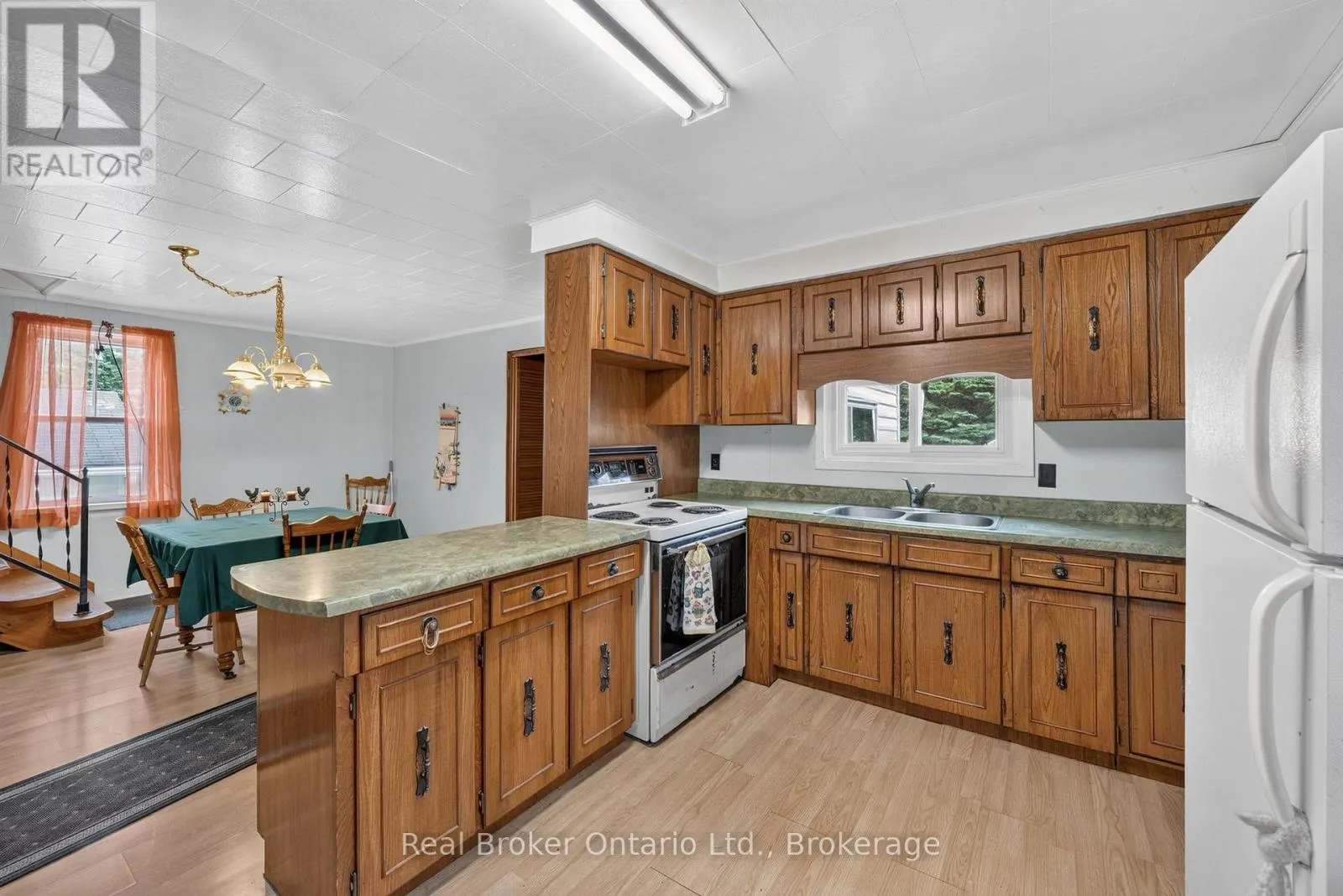9033 ERIN GARAFRAXA TOWNLINE