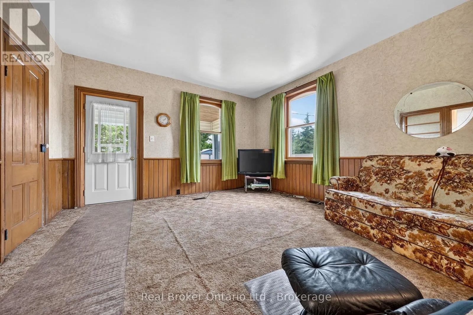 9033 ERIN GARAFRAXA TOWNLINE