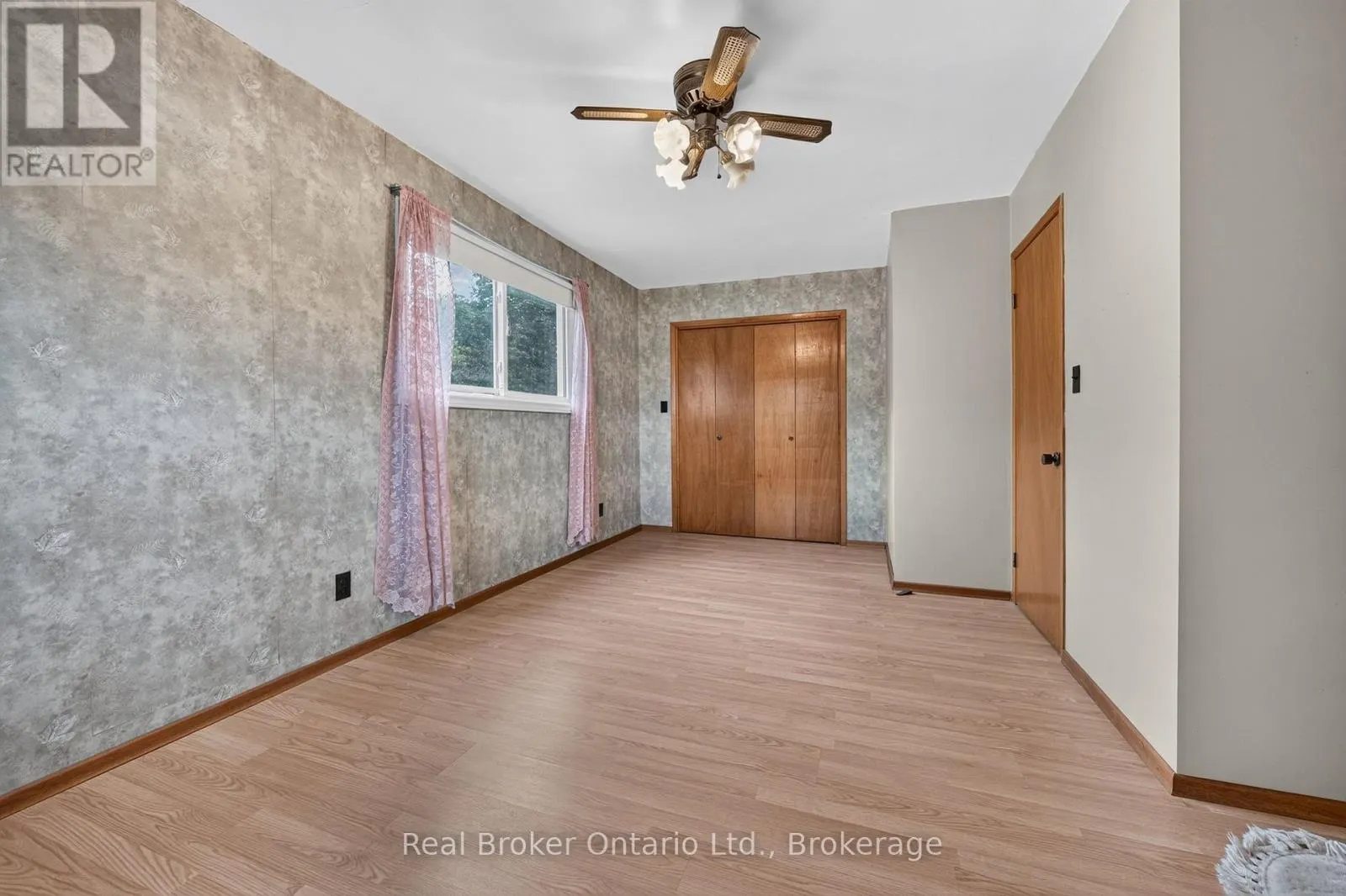 9033 ERIN GARAFRAXA TOWNLINE