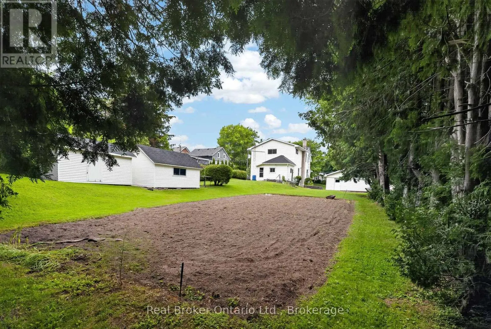 9033 ERIN GARAFRAXA TOWNLINE
