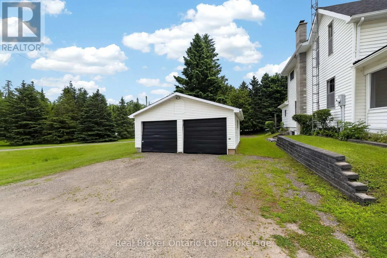 9033 ERIN GARAFRAXA TOWNLINE