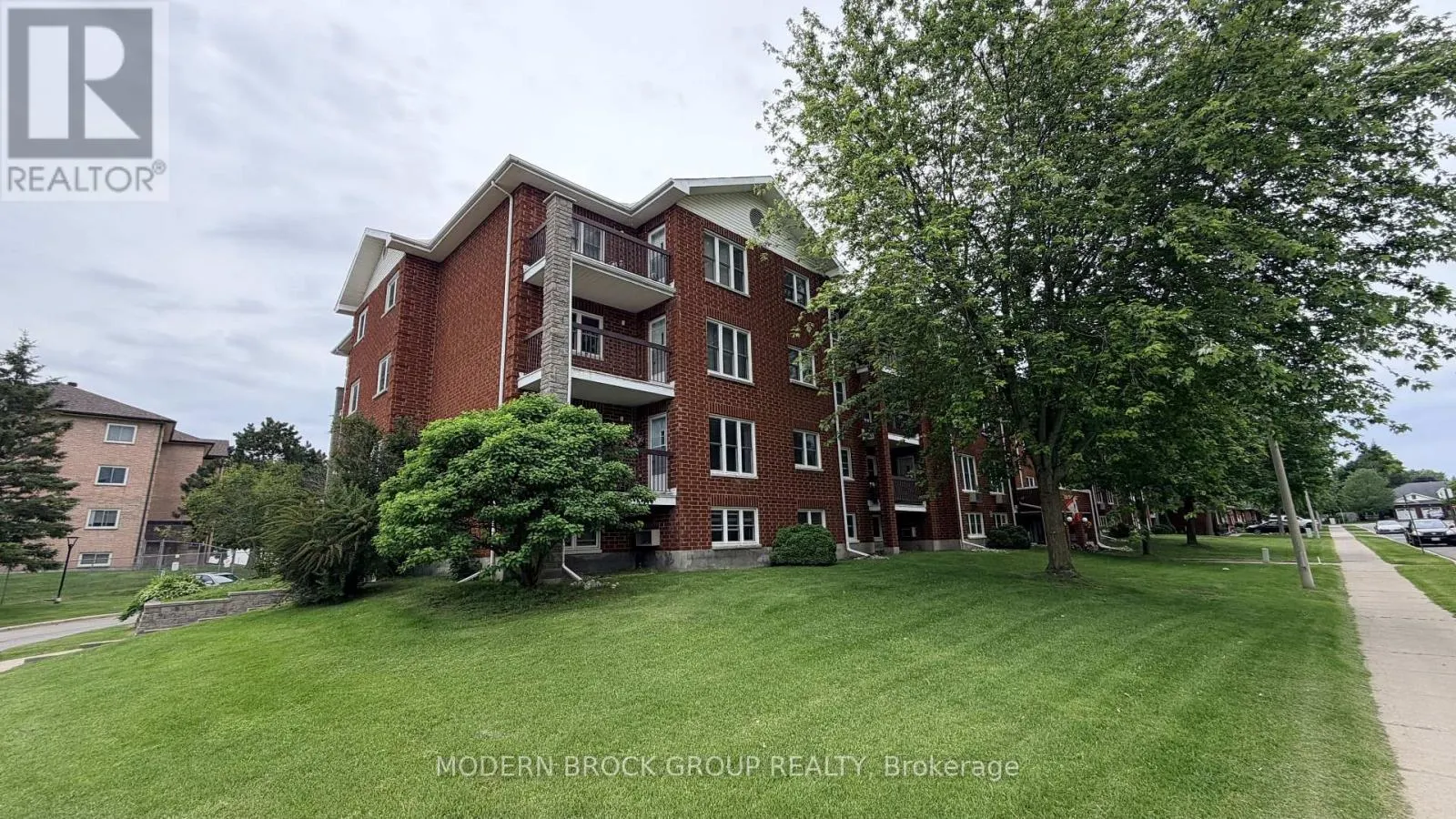 405 - 21 LISTON AVENUE
