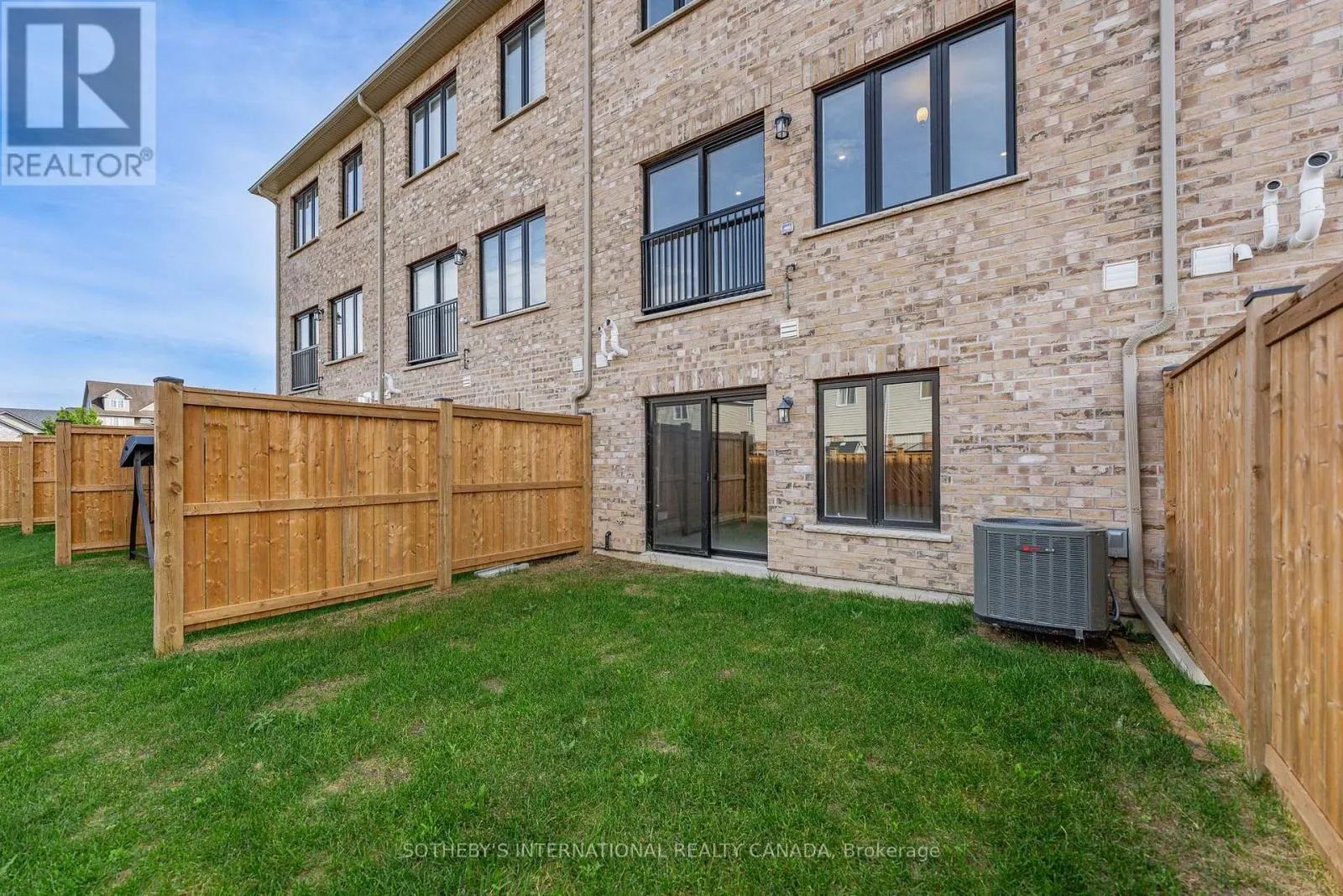 14 - 675 VICTORIA ROAD N