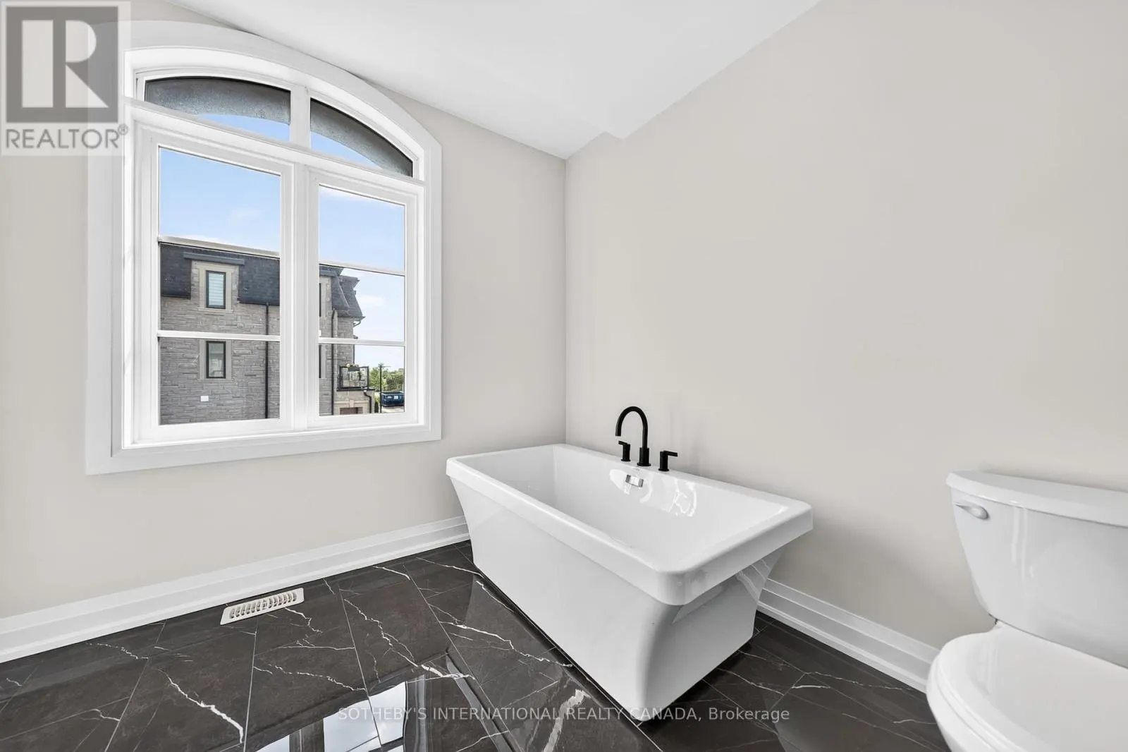 14 - 675 VICTORIA ROAD N