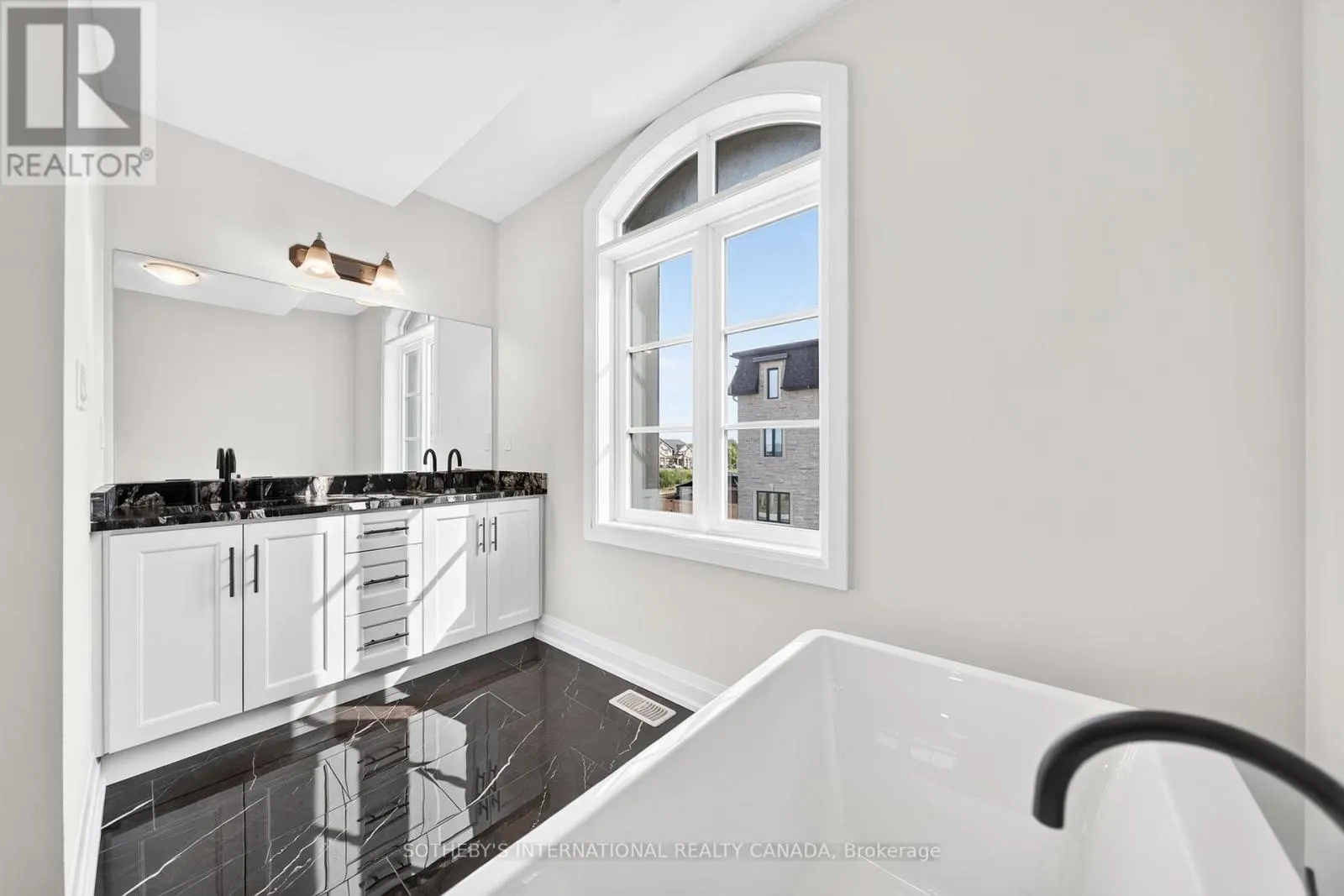 14 - 675 VICTORIA ROAD N