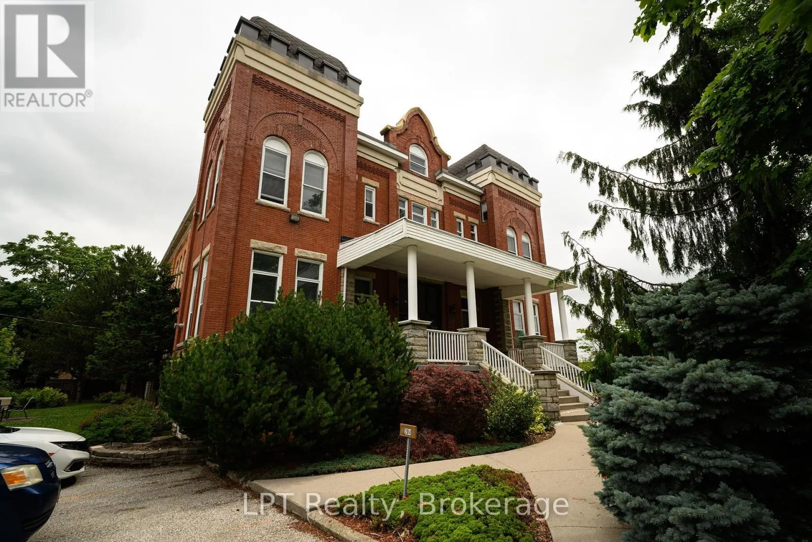 302 - 317 QUEEN STREET #302