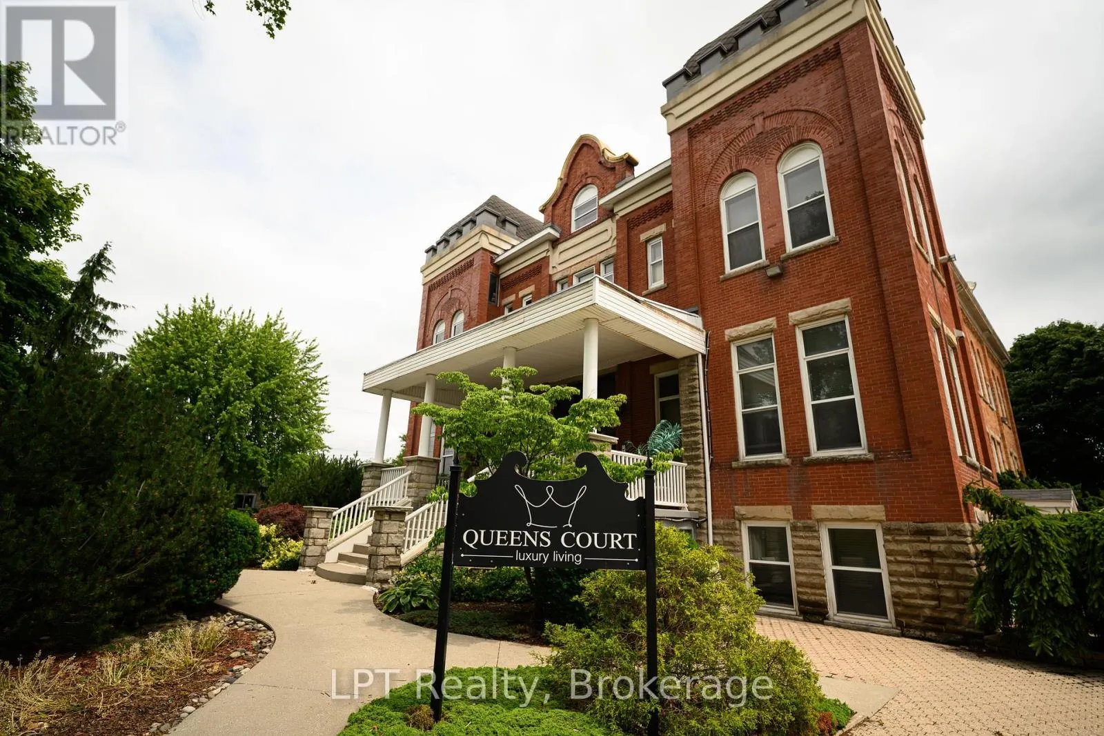 302 - 317 QUEEN STREET #302