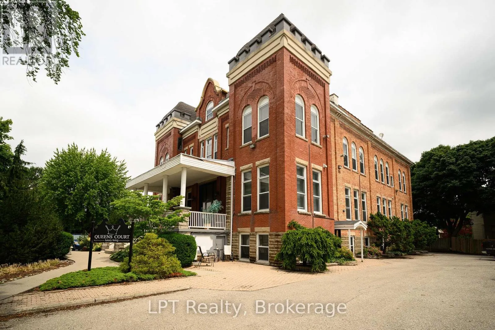 302 - 317 QUEEN STREET #302