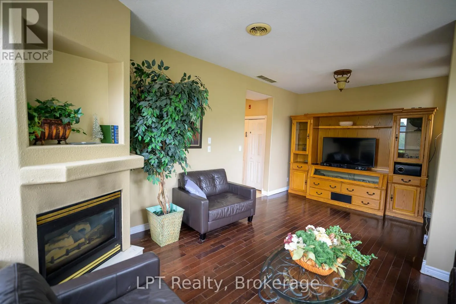 302 - 317 QUEEN STREET #302