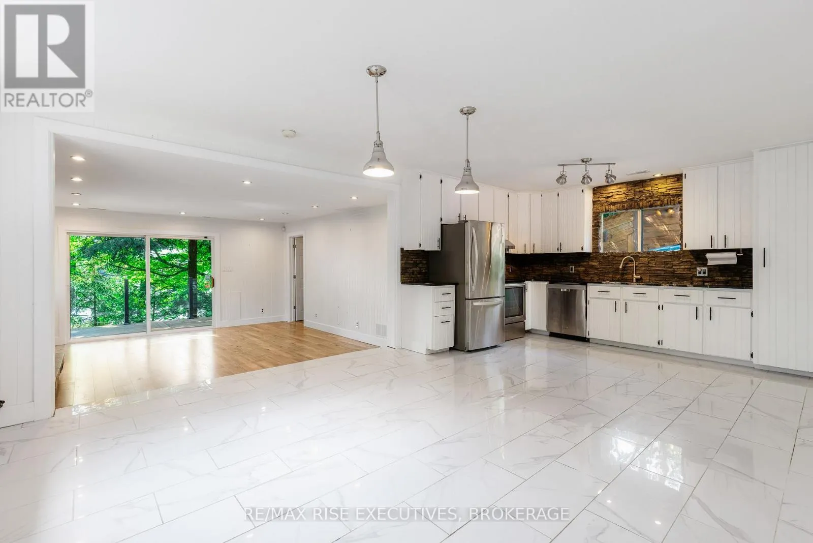 973 FOSTER BAY LANE