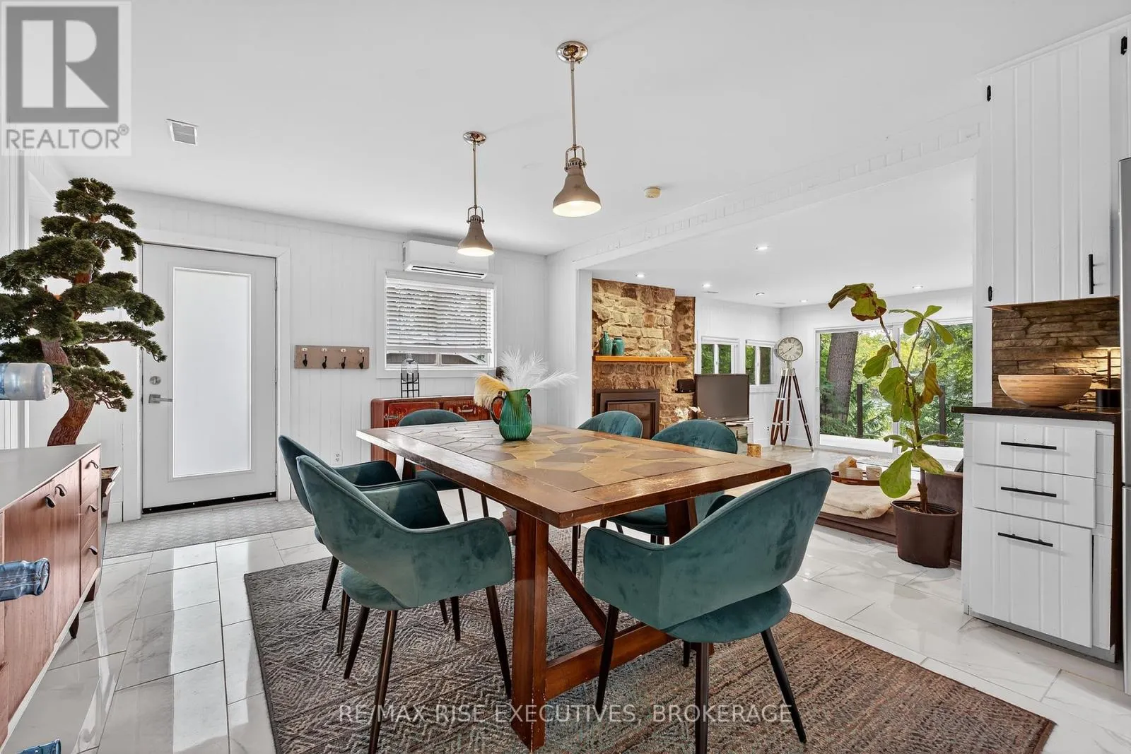 973 FOSTER BAY LANE